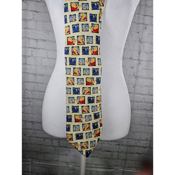 Van Heusen Men's Winnie the Pooh 100% Silk Tie Cream Blue Red - Picture 2 of 5